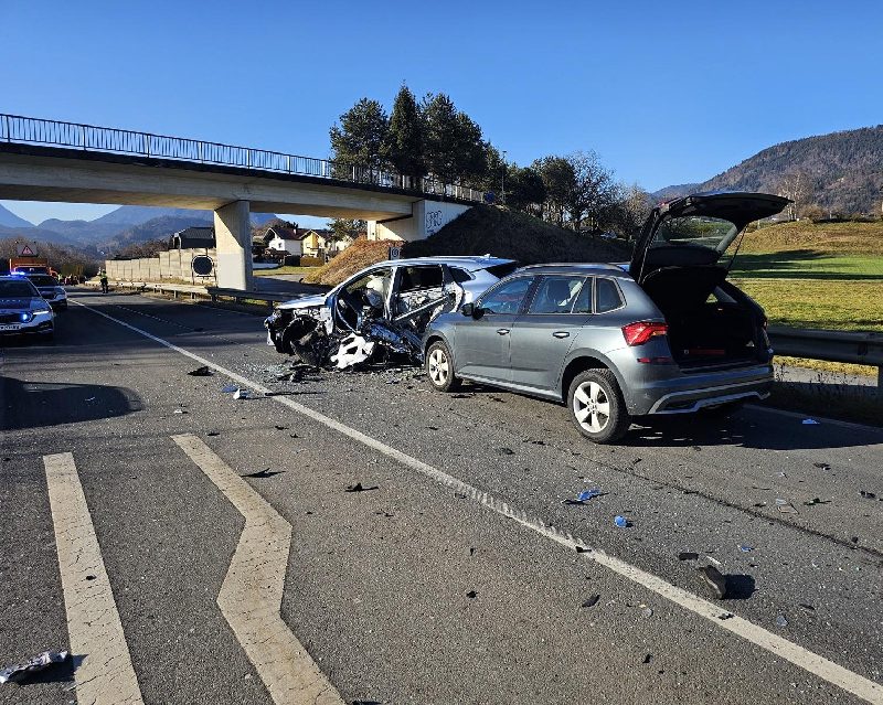 Schwerer Verkehrsunfall auf der B100 (Bild 1)
